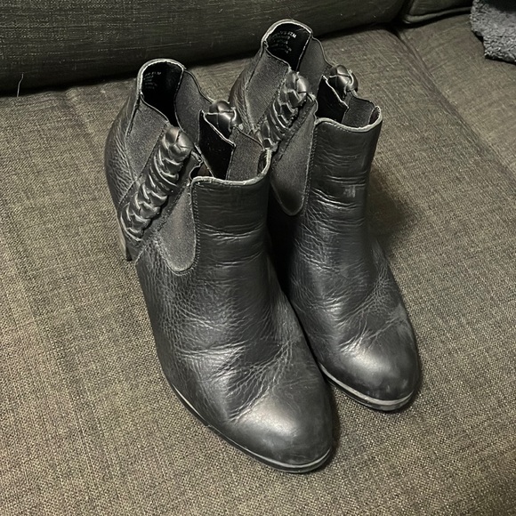 Sperry Low Boots - Picture 1 of 2